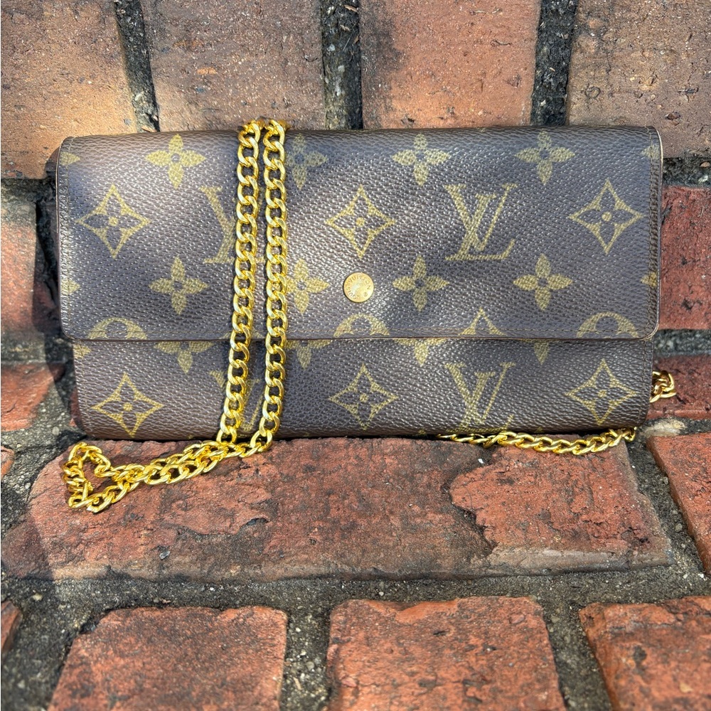 Louis Vuitton Vintage Monogram Canvas Sarah Wallet *unbranded chain*